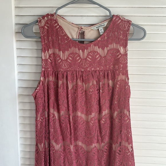 Pink lace dress - Picture 2 of 6